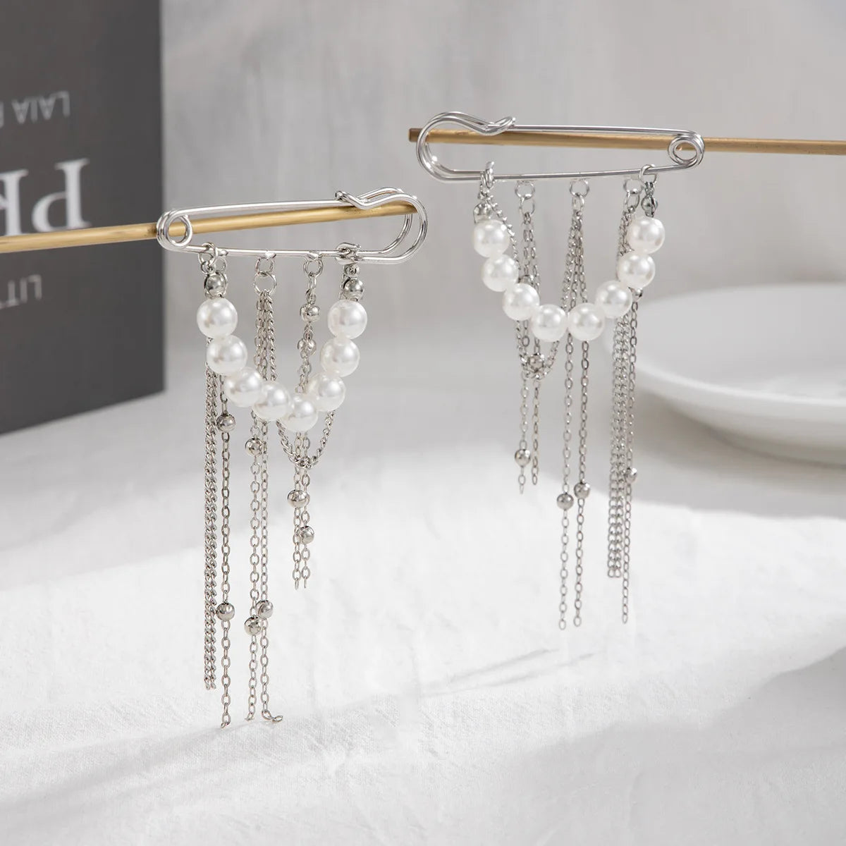 Retro Sweet Imitation Pearl Metal Tassel Pendant Pin Pants Foot 2026 Creative Girl Fashion Sweet Fashion Jewelry